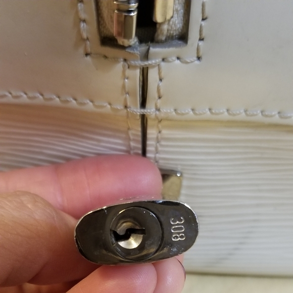 Authentic Louis Vuitton Epi Leather Bowling Montaigne PM Bag Shoulder Satchel - Picture 8 of 12